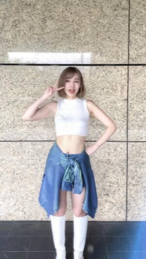 Chen-Yu Ge Instagram - 我的夏天等於☀️ 🍦 🏖️ 🎂
你們呢😝