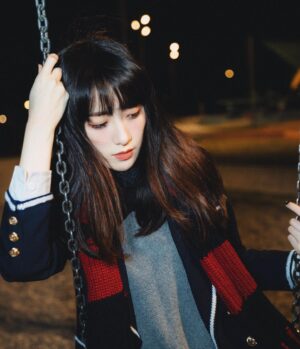 Chen-Yu Ge Instagram - 當你走在一條看不見盡頭的道路
你會感到害怕還是期待
⁡
⁡
📷 @sick_cloud