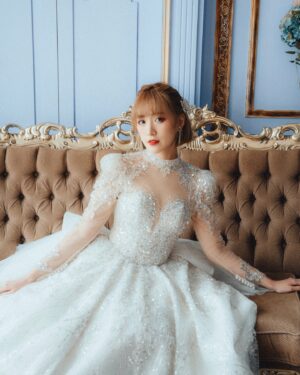 Chen-Yu Ge Instagram - 雖然時間有點晚了 但還是祝大家520快樂🤍
⁡
⁡
Makeup/Hair style @conniehsieh1 
Hair color @kate_designer_ 
Eyelashes @ruirui__cil 
📷 @sick_cloud