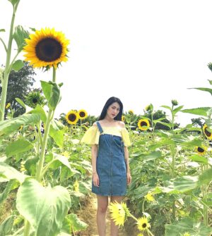 Chen-Yu Ge Instagram - 六月，
一半是回憶，一半是嚮往🌻