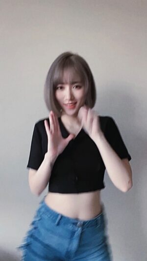 Chen-Yu Ge Instagram - 短髮寶回來了🐭
好愛 @kate_designer_ 染的特調色！
夏天想換髮型的朋友們也趕緊預約起來❤️
⁡
⁡
全身保養都在 @yachiyo_circle 
#比鼻八千代 #千代圈圈