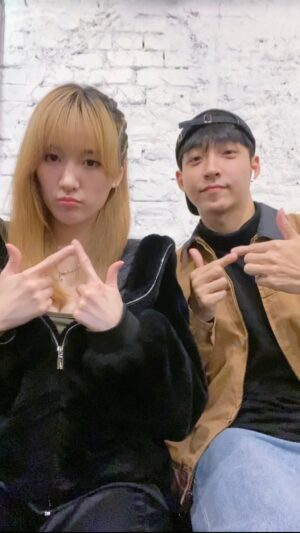 Chen-Yu Ge Instagram - 照片會過期，快樂不會😛✌🏻