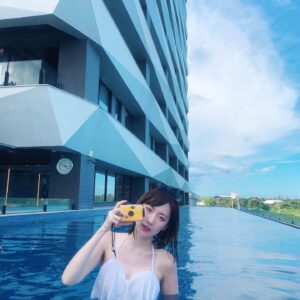Chen-Yu Ge Instagram - 夏天要來了嗎🫧
又想剪短髮了怎麼辦⸝⸝•༝•⸝⸝
⁡
⁡
全身保養都在 @yachiyo_circle 
#比鼻八千代 #千代圈圈