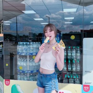 Chen-Yu Ge Instagram - 生活總是需要一點甜( ˙༥˙ ) ♡