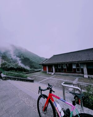 Cheney Song Instagram - 6/8是 #全球健康日
來不及在昨日好好運動也沒關係
接下來兩天的假期為自己生氣勃勃一回吧：）

倒是昨天的我沒吃到所謂超好吃的豆花
徒留了有趣的回憶：騎到沿路腦洞崩塌
🫠🫠🫠🫠🫠

頭一次的至善路與平菁街
第一回的冷水坑與小油坑
首次邁入單車界的術語：2p

騎乘路線：萊爾富福慧店-風櫃嘴-豆花攤-風櫃嘴-上坡至善路二段－至善路二段 71 巷-平菁街-菁山路-菁山路 101 巷-冷水坑-小油坑-二子坪-巴拉卡公路-成蘆橋

我夢想中有如來神掌就讓他是個夢也沒關係了🫡🫡🫡

@frontier_sportswear