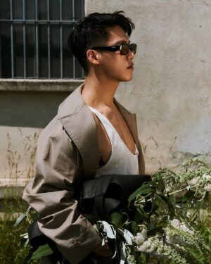 Cheng Chang Fan Instagram - Thank you @prada for having me at the SS25 fashion show! Loved all the incredible details in the outfits🤍

#PradaSS25 
#MiucciaPrada 
#RafSimons