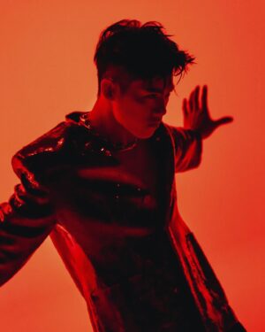 Cheng Chang Fan Instagram - My new single “Drown in love” is out now !!! Hope you guys love it as much as I do.
#musicvideo coming soon🔥🐲

全新單曲已經在各大平台推出了！期待一下接下來MV 的播出！你們一定會愛死🔥🐲