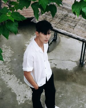 Cheng-Yang Wu Instagram - 每一件當時看很重要的事
現在看來都是小事
當事情遇多了
看待每件事的看法都會改變
不斷的放下不斷的成長
日子是自己在過
過得自在才是對的
持續學習努力才是最重要的
當年的少年也慢慢變成叔叔了