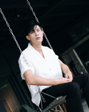 Cheng-Yang Wu Instagram - 每一件當時看很重要的事
現在看來都是小事
當事情遇多了
看待每件事的看法都會改變
不斷的放下不斷的成長
日子是自己在過
過得自在才是對的
持續學習努力才是最重要的
當年的少年也慢慢變成叔叔了