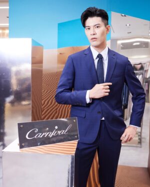 Cheng-Yang Wu Instagram - 很開心昨天受邀開箱Carnival嘉裕裕隆城概念店
門市裡除了大家熟知的嘉裕西服
還有休閒簡約風格的MIT休閒服飾品牌
以及男士保養品牌！

Carnival嘉裕2023秋冬以「曠野奇境」為主題
設計概念來自鏡像中映照著多重世界
透過精巧的剪裁工藝及細膩緹花圖樣
讓我們在多重世界擔任多重角色時
在這裡都能選搭出多重的穿搭風格

現在來打卡還可以獲得FACEO正貨免費送
1. 與店內指定背版拍照（人需入鏡）
2. FB/IG擇一
FB：在活動貼文下方，留言上傳照片並標註 #嘉裕新店FUN拍趣
IG：公開限動，上傳照片並標註@carnival1969、#嘉裕新店FUN拍趣
 
@carnival1969  @faceotaiwan 
#Carnival嘉裕裕隆城5樓 #嘉裕新店FUN拍趣