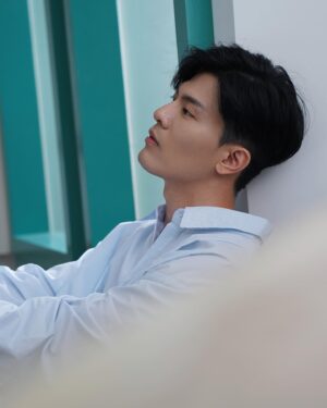 Cheng-Yang Wu Instagram - 每一個人都有自己要面對的課題
有的簡單有的困難
像我剛剛就面臨了一個艱鉅的選擇
選擇哪張照片當封面
最終
我選出來了

你選得出來嗎？