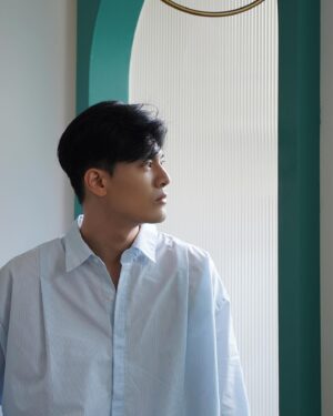 Cheng-Yang Wu Instagram - 每一個人都有自己要面對的課題
有的簡單有的困難
像我剛剛就面臨了一個艱鉅的選擇
選擇哪張照片當封面
最終
我選出來了

你選得出來嗎？