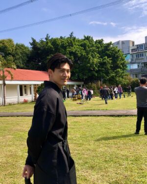 Cheng-Yang Wu Instagram - 今天來跟我聊聊《地獄里長》裡的大衛David 吧

好快
等待了快兩年的時間
咻一下就播完了大衛的部分
還記得當初準備這個角色時
花了很多時間獨處去找到想呈現的樣子
但其實在拍之前
我也不清楚到底會長成什麼樣子
很開心能參與並演到一個這麼不一樣的角色
讓我能做一個平常不太有機會呈現的表演
謝謝導演與劇組
有人私訊我不喜歡我演的這個角色
也有人特地來告訴我喜歡我的表演
演戲這件事太好玩了
每個人所看到的都不一樣
有看的朋友們
你們覺得怎麼樣呀？

#地獄里長