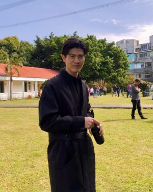 Cheng-Yang Wu Instagram - 今天來跟我聊聊《地獄里長》裡的大衛David 吧

好快
等待了快兩年的時間
咻一下就播完了大衛的部分
還記得當初準備這個角色時
花了很多時間獨處去找到想呈現的樣子
但其實在拍之前
我也不清楚到底會長成什麼樣子
很開心能參與並演到一個這麼不一樣的角色
讓我能做一個平常不太有機會呈現的表演
謝謝導演與劇組
有人私訊我不喜歡我演的這個角色
也有人特地來告訴我喜歡我的表演
演戲這件事太好玩了
每個人所看到的都不一樣
有看的朋友們
你們覺得怎麼樣呀？

#地獄里長