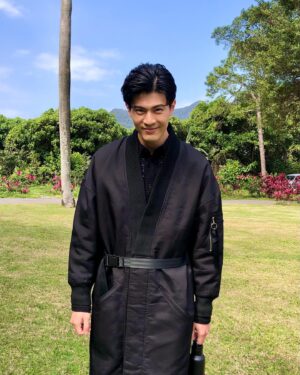 Cheng-Yang Wu Instagram - 今天來跟我聊聊《地獄里長》裡的大衛David 吧

好快
等待了快兩年的時間
咻一下就播完了大衛的部分
還記得當初準備這個角色時
花了很多時間獨處去找到想呈現的樣子
但其實在拍之前
我也不清楚到底會長成什麼樣子
很開心能參與並演到一個這麼不一樣的角色
讓我能做一個平常不太有機會呈現的表演
謝謝導演與劇組
有人私訊我不喜歡我演的這個角色
也有人特地來告訴我喜歡我的表演
演戲這件事太好玩了
每個人所看到的都不一樣
有看的朋友們
你們覺得怎麼樣呀？

#地獄里長