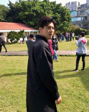Cheng-Yang Wu Instagram - 今天來跟我聊聊《地獄里長》裡的大衛David 吧

好快
等待了快兩年的時間
咻一下就播完了大衛的部分
還記得當初準備這個角色時
花了很多時間獨處去找到想呈現的樣子
但其實在拍之前
我也不清楚到底會長成什麼樣子
很開心能參與並演到一個這麼不一樣的角色
讓我能做一個平常不太有機會呈現的表演
謝謝導演與劇組
有人私訊我不喜歡我演的這個角色
也有人特地來告訴我喜歡我的表演
演戲這件事太好玩了
每個人所看到的都不一樣
有看的朋友們
你們覺得怎麼樣呀？

#地獄里長