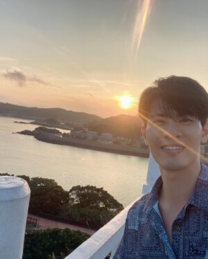 Cheng-Yang Wu Instagram - 這週去了一個神秘的地方拍戲
終於回來了
因為這次的內容體力負荷巨大
算是到今天才回神
一回來又馬不停蹄的上課拍照
現在才浮出水面

這次的拍攝內容很精彩
很期待成品跟大家見面