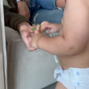 Chente Ydrach Instagram - No hay dinero ni logro profesional que supere esto. Yo estuve una vida diciendo que “odiaba los niños” hasta que me convertí en papá y entendí todo. Inclusive, hasta entendí el amor de mis padres hacia mí y mi hermana. Es incalculable. El amor que le tiene un padre a un hijo es superior al que un hijo le tiene a un padre (o madre). NO HAY BREAK. La pompiaera de salir del trabajo y ver al nene es algo completamente novedoso para mí y no lo cambiaría por nada en el mundo. Vero puñeta GRACIAS. Te amo cada día más. 
Feliz Día de los Padres. 
❤️❤️❤️