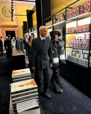 Cher Instagram - Biggest congratulations to Stefano and Domenico, @dolcegabbana on their 40th anniversary and the opening of such a beautiful exhibit at the Palazzo Reale. @ae4president and I had such a wonderful evening celebrating with you all, and being a part of such an incredible Italian evening.
❤️☺️🥂💋💃🇮🇹