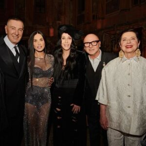 Cher Instagram - Dolce & Gabbana 40th wrap up.

@dolcegabbana

🇮🇹❤️🎉💃💋
