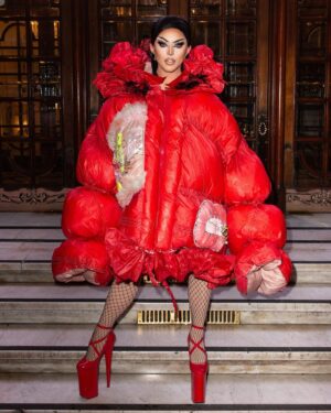 Cherry Valentine Instagram - I swear this is Art ❤️‍🔥

Feeling out of this world on the press night carpet for the DRUKS2 tour. I’m obsessed with this piece from @itslizmarine 😈 their talent is beyond, the collab we needed! This whole garment was made using recycled papers, and can you clock the hidden messages? 🔥