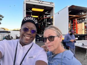 Cheryl Dunye Instagram - This is with my camera operator Paige Thomas! @paigetcam 

It’s rare to have women camera operators. Thanks Paige!

@therookiefeds @abcnetwork