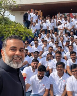 Chetan Bhagat Instagram - Lag nahi raha bilkul but I guess I am 50 after all! What an incredible adventure this life has been so far. Ups and downs but mostly good and so grateful for that. Happy birthday to one of the most awesome people I know, me! 🤍