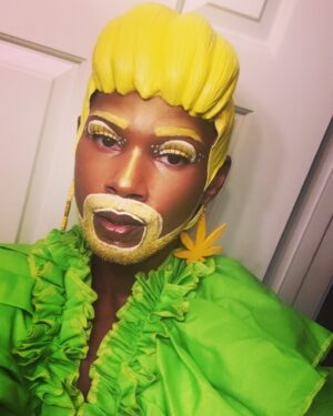 Chi Chi DeVayne Instagram - Impromptu drag💛💚 #chichidevayne #rpdr #rpdr8 #fattuesday #mardigras2019