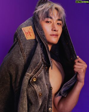 Chi-Sheng Mao Instagram - 晏人物 x Men’s Uno
毛祁生 毛毛  “爸爸姓毛，媽媽姓祁，所以我叫毛祁生”
 第一次看見祁生是在BL劇《絕對佔領》的宣傳中看到他 劇中飾演總經理霸道霸總的態度 狼性侵略  但又偶爾被小白兔反攻不知所措的樣子讓我對他留下印象  結果拍攝前定裝見面的時候完全大吃一驚 本人不同於劇中（本人不同於劇中不是常識嗎）相當溫柔而且非常有禮貌 唯一一樣的只有英俊的臉 還有非常非常高的身高 是沒有灌水的185啊！ （因為已經習慣了男性跟我偷加幾公分身高 看到沒謊報的會嚇到
 你知道看起來又兇又高 但本人又很溫柔有禮貌就是一個反差香   這次和髮型大師 Kim一起展現了一個有點太空戰士風格的髮色 想讓大家在戲劇之外也看到毛毛不同的造型的一面  也感謝永遠讓我放心的美妝大師軒依舊幫我操刀作品的彩妝 
Magazine @mensunotw 
Makeup @hsuan_makeup 
Hairstyle @kimstarworld 

Shirt & Jeans @yproject_official 
Knitted hat＆Trousers @rickowensonline 
 Special Thanks @trends.tw 
@hwc_entertaiment