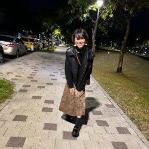 Chia-Wei Chu Instagram - 吃大餐的時候都很爽
結完帳 走出店家後我就變這樣了🫣🤣

難得下班之後打扮自己一下
好久好久沒有這樣愛自己了❤️‍🔥

不小心跌倒 然後班森叫我不要動（？
：這樣好看！（？

要確定欸 
我今天精心打扮 想要拍美美的
你跟我說搞笑一點適合我
你生日你最大

外套跟裙子都是 @queenshoplife 冬裝新品
超級好看！！ 趕快去逛 
我衣櫃快一半都是QS了❤️‍🔥❤️‍🔥❤️‍🔥

#qsootd #qs總監指定款