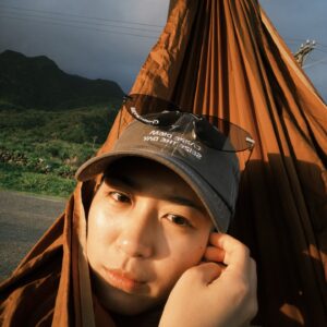 Chia-Wei Chu Instagram - 心還在蘭嶼⛰️

別人的泡水照就很水
我的為何就像遇難！！🤷🏻‍♀️🤦🏽‍♀️😫