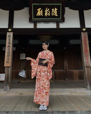 Chia-Wei Chu Instagram - 終於穿到和服了💓💓

#着物 #きもの #kimono #京都 #清水寺