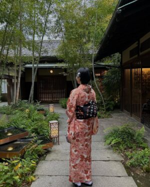 Chia-Wei Chu Instagram - 終於穿到和服了💓💓

#着物 #きもの #kimono #京都 #清水寺