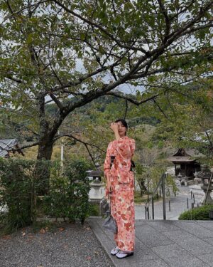 Chia-Wei Chu Instagram - 終於穿到和服了💓💓

#着物 #きもの #kimono #京都 #清水寺