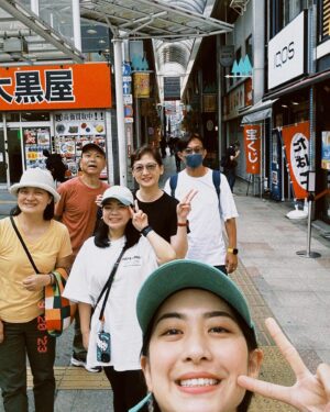 Chia-Wei Chu Instagram - 跟妹妹第一次帶爸爸媽媽一起出國
只有一個想法⋯⋯⋯

下次記得帶攝影師去 不然只有我的臉好大🤣