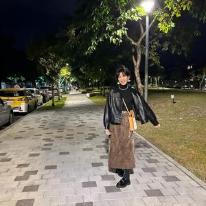 Chia-Wei Chu Instagram - 吃大餐的時候都很爽
結完帳 走出店家後我就變這樣了🫣🤣

難得下班之後打扮自己一下
好久好久沒有這樣愛自己了❤️‍🔥

不小心跌倒 然後班森叫我不要動（？
：這樣好看！（？

要確定欸 
我今天精心打扮 想要拍美美的
你跟我說搞笑一點適合我
你生日你最大

外套跟裙子都是 @queenshoplife 冬裝新品
超級好看！！ 趕快去逛 
我衣櫃快一半都是QS了❤️‍🔥❤️‍🔥❤️‍🔥

#qsootd #qs總監指定款