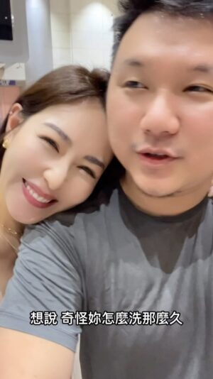Chiao-Wei Ting Instagram - 老公出差回來啦🎉
因為太想念 連短短幾個小時都等不了
所以臨時來個接機小驚喜✈️💕

#婚後戀愛 #關於愛 #Love
#夫妻日常 #❤️