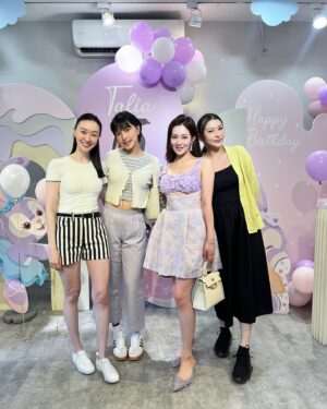 Chiao-Wei Ting Instagram - 給壽星Talia小公主一個版面👑
雖然抓周當下有哭哭
但有好大的球池跟好多餅乾，
讓大小寶貝們玩得不亦樂乎✨
看到妳的笑容真的覺得很開心😚
手機裡有好多可愛的照片呀
不夠放🥹