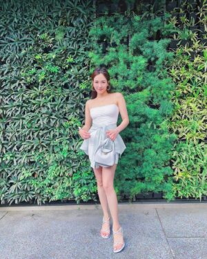 Chiao-Wei Ting Instagram - 夏至一到，熱浪來襲☀️
今天來聽學姐 @katierelax 的一起哭哭演唱會
好美好 好感動🥹💕
15歲就認識這群熱愛舞蹈和音樂的學長姐妹
小小的我，第一次看到Katie跳舞時候像女神一樣
在發光，好漂亮呀🤩

想起來一開始學舞蹈笨拙的樣子
連跟著音樂擺動都不太會
那時候看著你們在舞台發光發熱的樣子，
讓我更相信生命的美好🥰
這些生命的經歷，都是珍貴的價值
現在的你們依舊閃閃發亮✨
見到你們真好😍💕

#crybabay #togethercry #Julies120