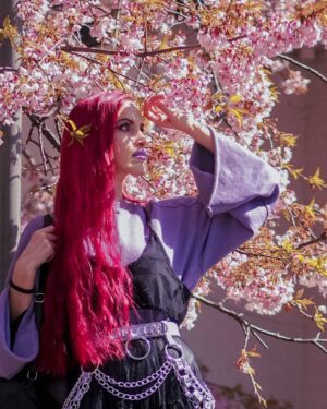 Chiara Lucia Preziosi Instagram - Io che guardo la primavera che si allontana senza poter mettere il naso fuori di casa. 🌸
.
Ph.: @luca.illenitram
.
.
.
.
#tokyo #ueno #uenopark #sakura #cherryblossom #spring #pink #flowers #pinkaesthetic #purpleaesthetic #aesthetic #alternativelook #alternativeoutfit #altfashion