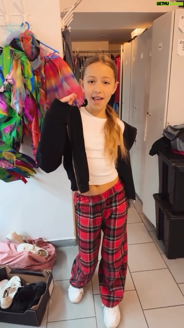 Chiara Nella Kekrt - 1.1K Likes - Z divadla s mojí milovanou @karolinkucerova 💋😘
@divadlo_broadway ❤️
#theatre #broadway #girls #havingfun #friends #girlsbeinggirls #dancing #smile #music #backstage #fyp