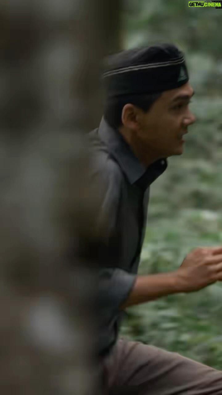 Chicco Kurniawan - 7.5K Likes - Campur aduk rasanya liat satu per satu adegan di film @kupukupukertasfilm ditambah penataan musik yang bikin merinding sebadan badan🔥🫣😭
Siapin hati yang kuat, kuras emosi hari ini di bioskop!
Sedang tayang di bioskop! Kupu Kupu Kertas 🦋💙
#kupukupukertas #kupukupukertasmovie #kupukupukertasfilm #amandamanopo #chiccokurniawan #fajarnugra #iwak #rezaarap #serojahafiedz #samorafael
