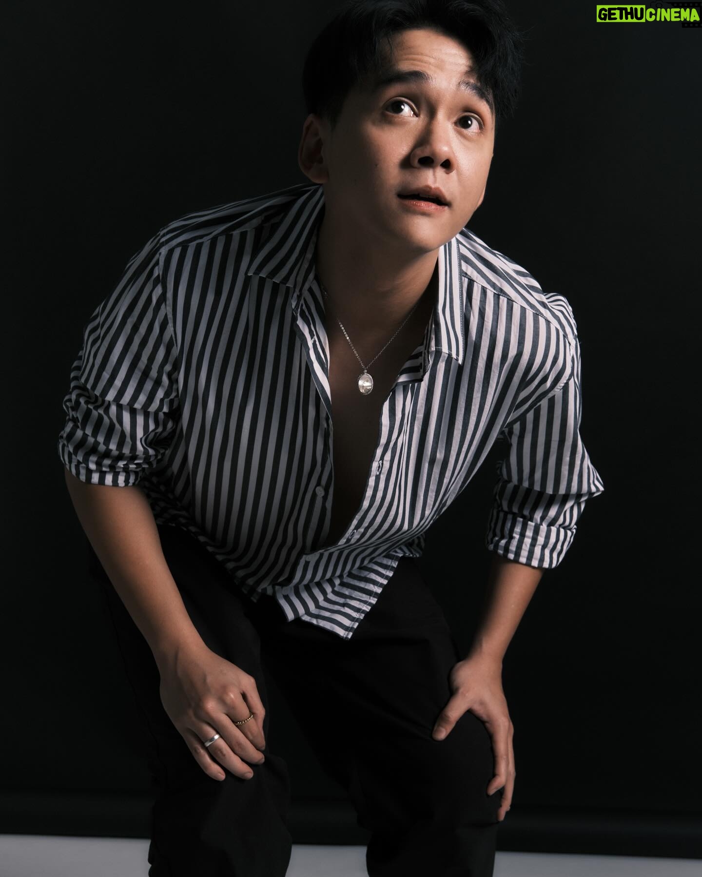 Chicco Kurniawan - 13.4K Likes - Self-portraits
Photographer @vonywong
MUA @makeupbylizaadilah
Asst. MUA @liaakm
Hairdo @nilahairdo