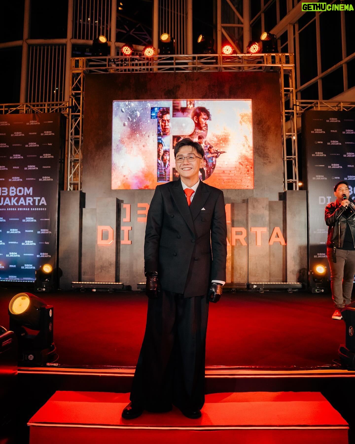 Chicco Kurniawan - 11.6K Likes - Premier "13 Bom Di Jakarta" !!
Stylist @hydrangga 🔥🔥
Suit @wonghangtailor @stephenwongso ❤️❤️
Photo @armanfebryan 🫶🫶