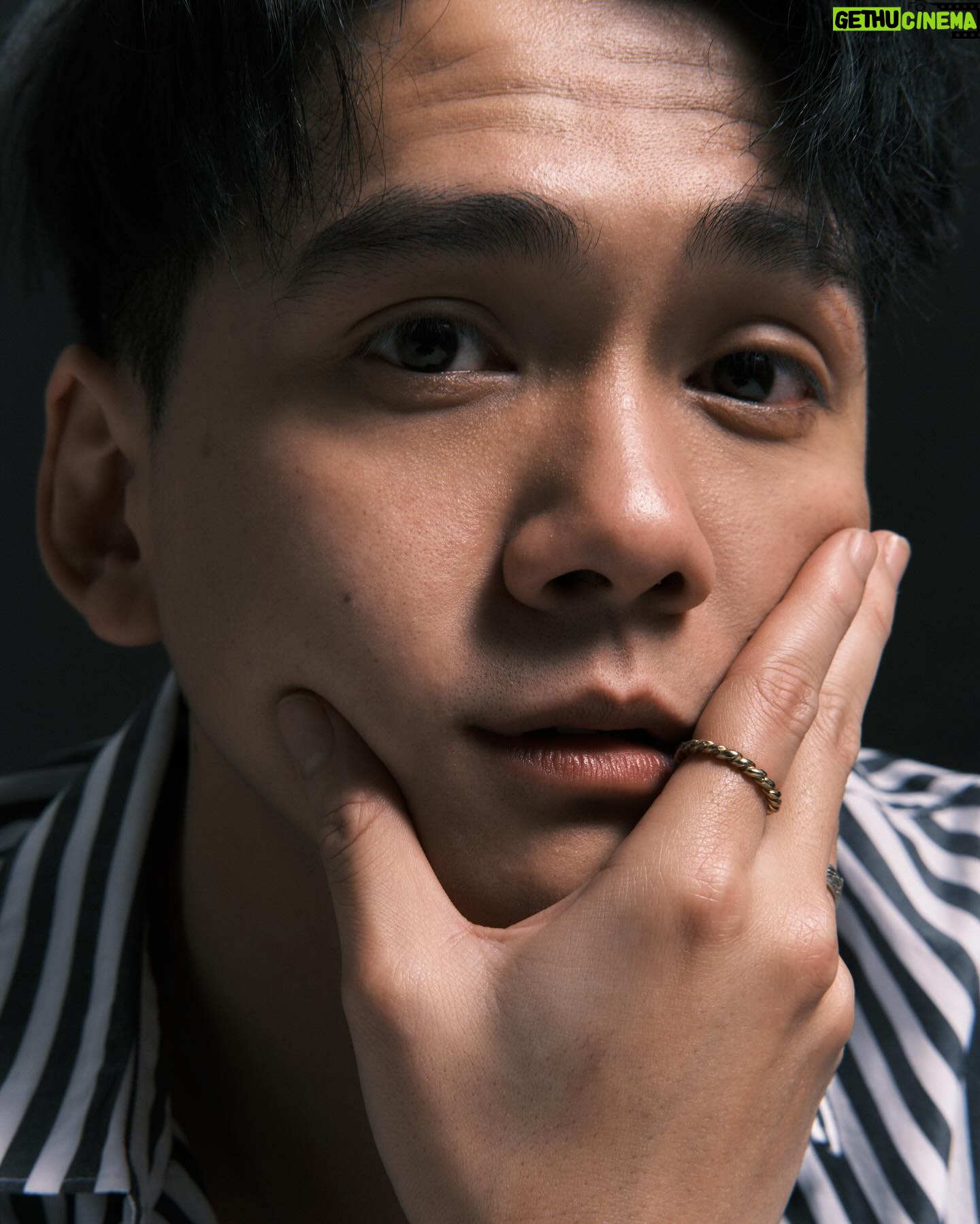 Chicco Kurniawan - 13.4K Likes - Self-portraits
Photographer @vonywong
MUA @makeupbylizaadilah
Asst. MUA @liaakm
Hairdo @nilahairdo