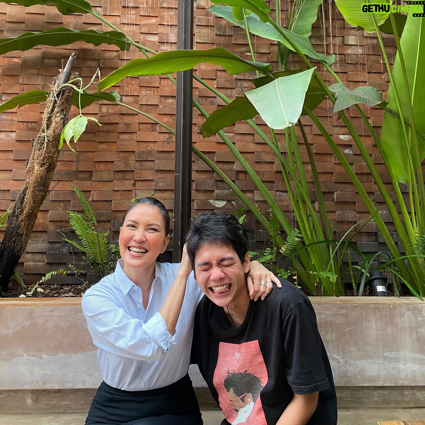 Chicco Kurniawan - 12.1K Likes - Happiest birthday tante !! tempat banyak sekali orang bercerita ! ❤️❤️❤️❤️🖖🖖🖖🖖🖖