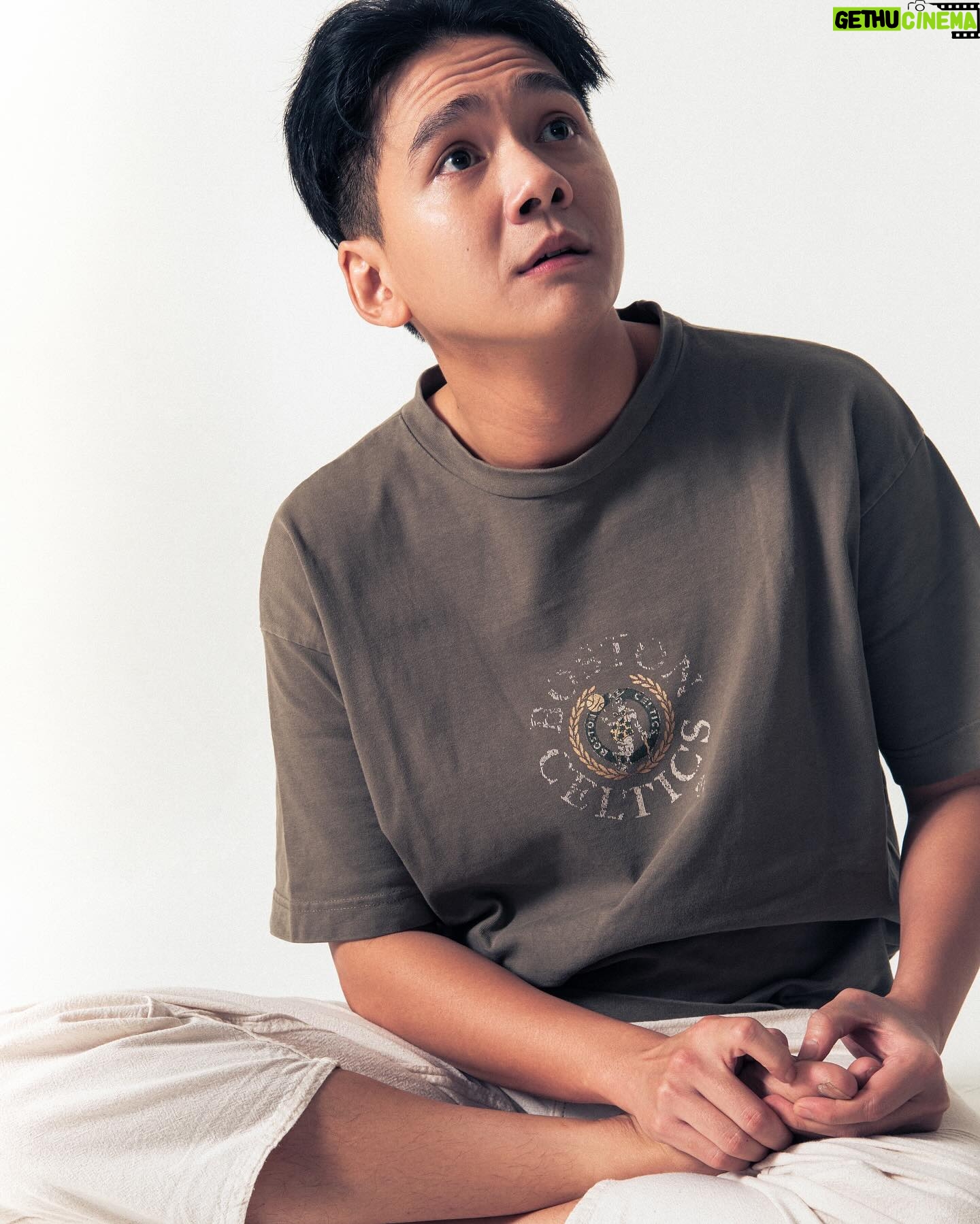 Chicco Kurniawan - 17.3K Likes - Homey close up ~
Photographer @vonywong
Mua @makeupbylizaadilah
Asst. mua @liaakm
Hairdo @nilahairdo