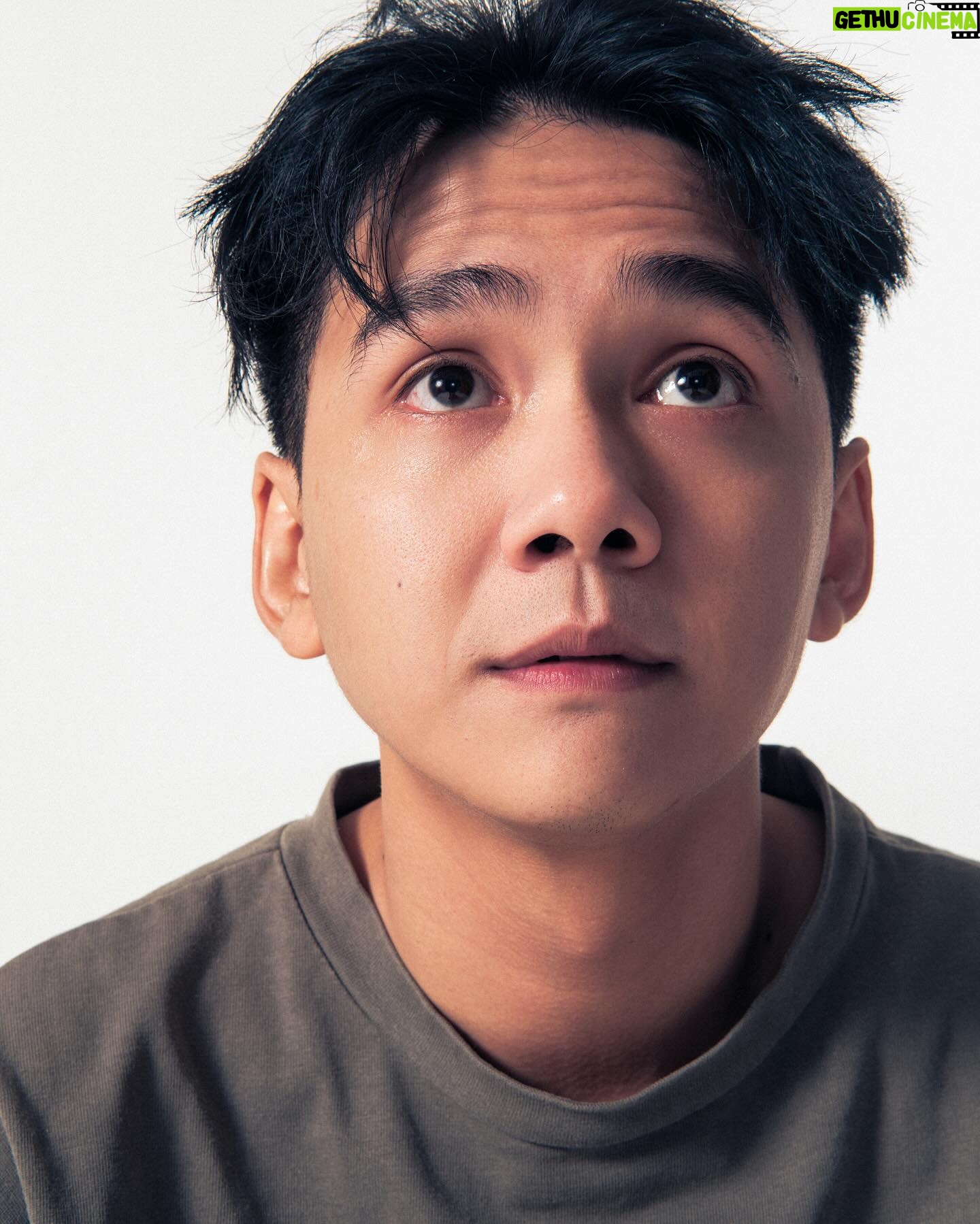 Chicco Kurniawan - 17.3K Likes - Homey close up ~
Photographer @vonywong
Mua @makeupbylizaadilah
Asst. mua @liaakm
Hairdo @nilahairdo