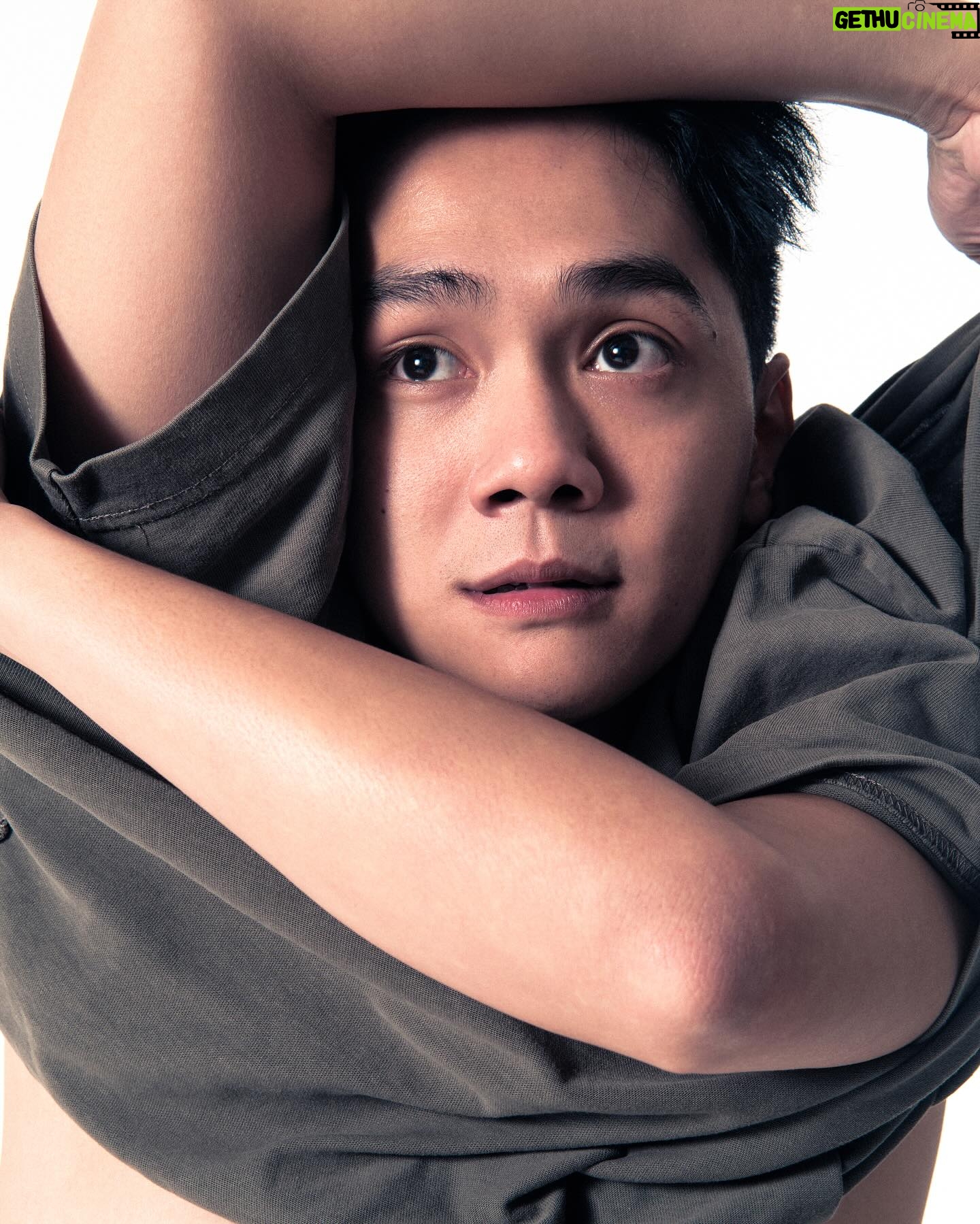Chicco Kurniawan - 17.3K Likes - Homey close up ~
Photographer @vonywong
Mua @makeupbylizaadilah
Asst. mua @liaakm
Hairdo @nilahairdo