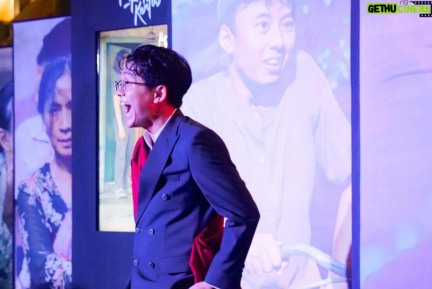 Chicco Kurniawan - 7.9K Likes - Premiere Kupu-Kupu Kertas !! Senang-senang!!
Stylist @hydrangga
Outfit @wonghangtailor & @stephenwongso
MUA @monmon.glam
Photo @ivasadili & @flash_gone2